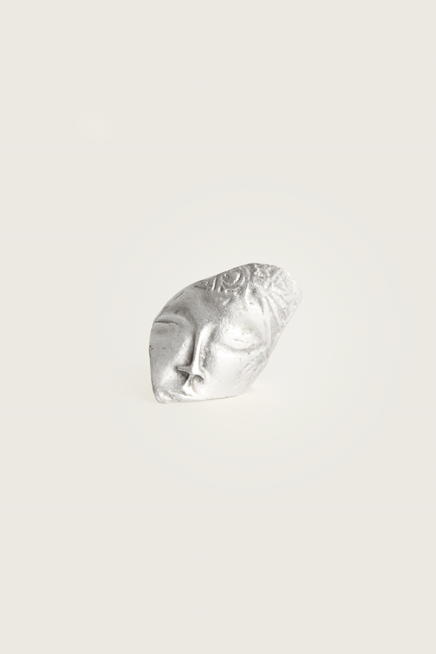 RIVEN RING
